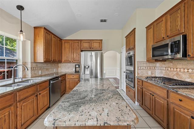 Building Photo - 2208 Cheshire Dr