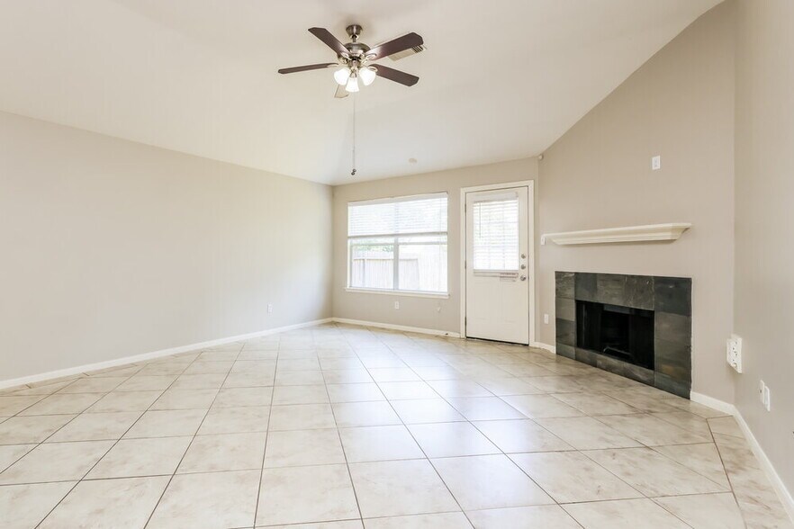Building Photo - 2447 Halstead Dr