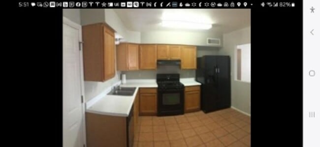 Building Photo - Beautiful 3 bedroom, 2 bath townhouse available