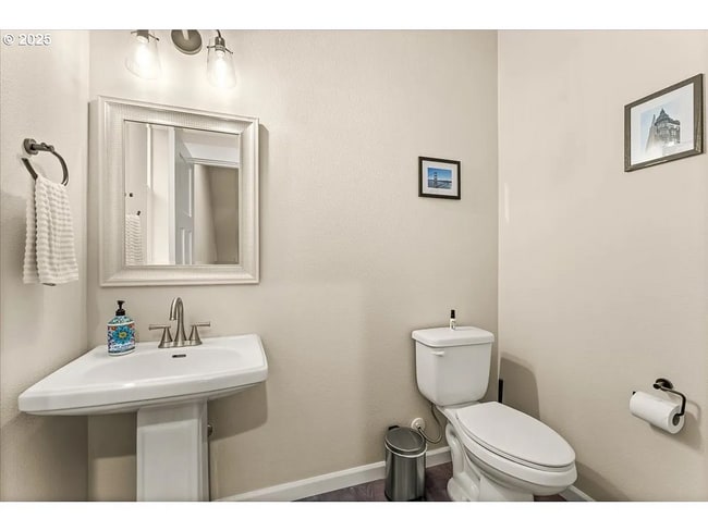 Building Photo - Modern Comfort Meets Convenience in Happy ...