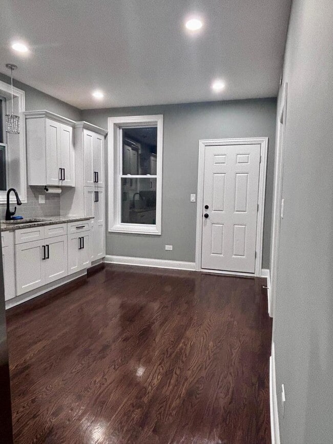 Building Photo - 1826 S Springfield Ave