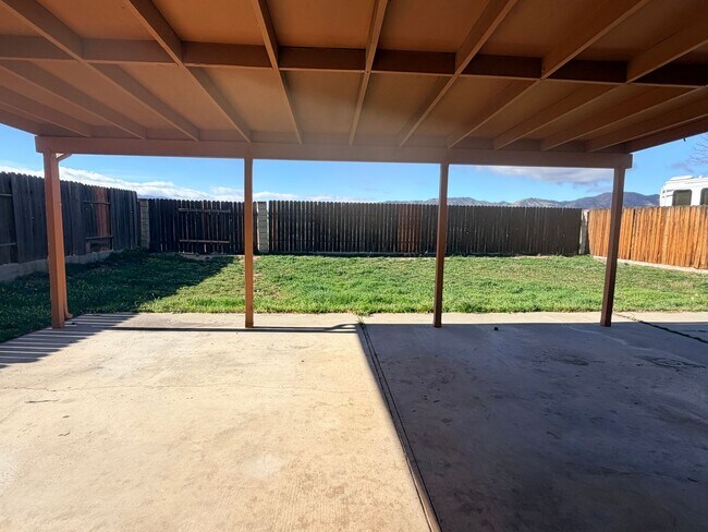 Building Photo - 3+2.5 Two Story in Tehachapi City