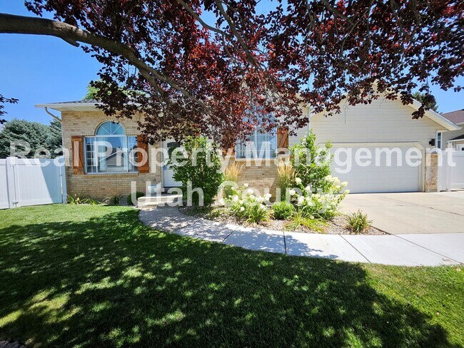 Building Photo - Qualify With 2.5x Rent in Income. Plus Hal...