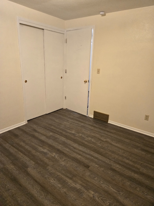 Building Photo - 513 N Oak Ave