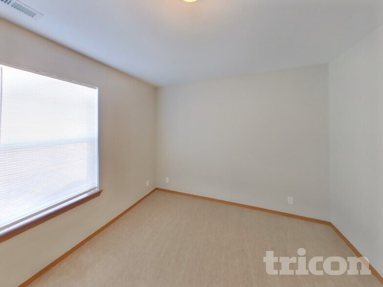 Building Photo - 8024 147th St E