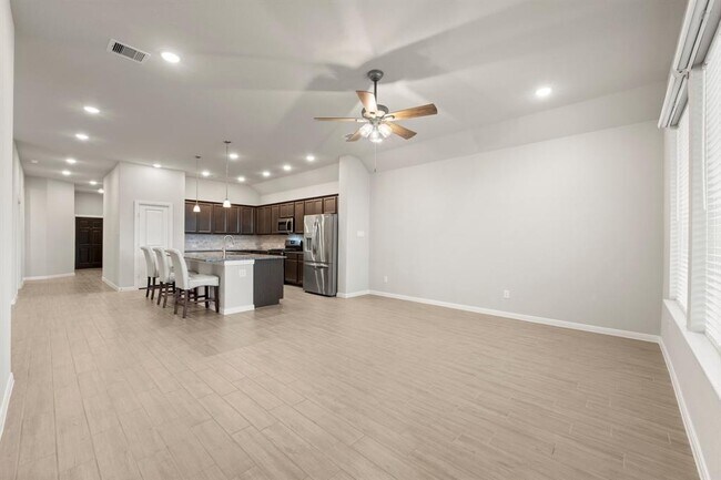 Building Photo - 30839 Boxwood Dr
