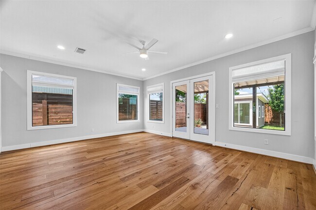 Building Photo - 935 Bunton St