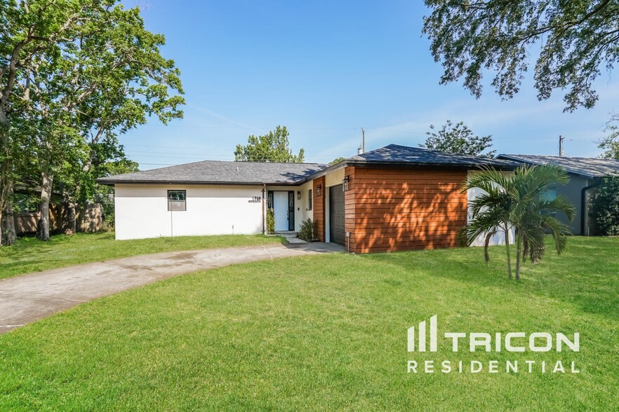 Primary Photo - 1716 Watrous Dr