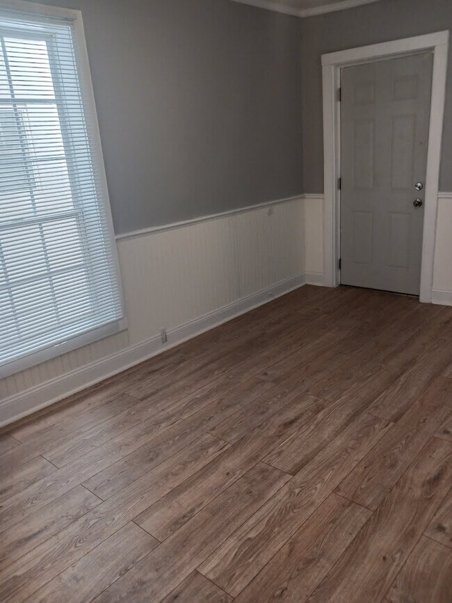 Living room - 1843 Bank St