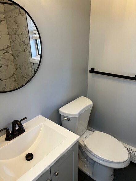 Building Photo - 10 Henderson Dr