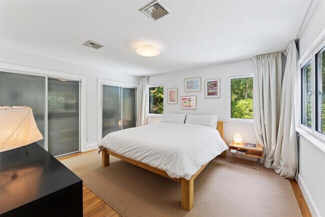 Building Photo - 24 Quogue Riverhead Rd