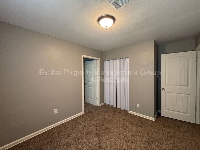 Building Photo - 4268 Glenbrook St