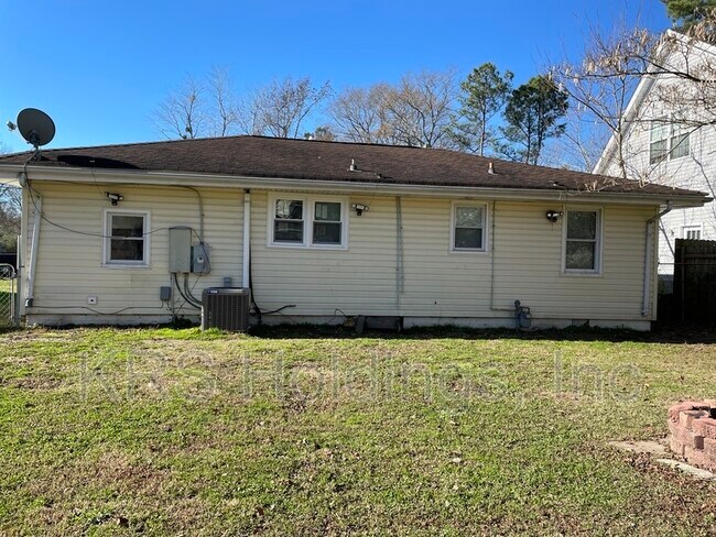 Building Photo - 816 Mullen Rd