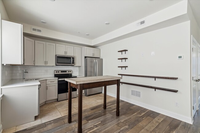 Building Photo - 4015 Baring St