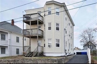 Building Photo - 33 Redfern St