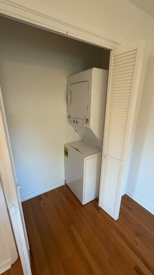 Building Photo - One bedroom in Belhaven Heights!