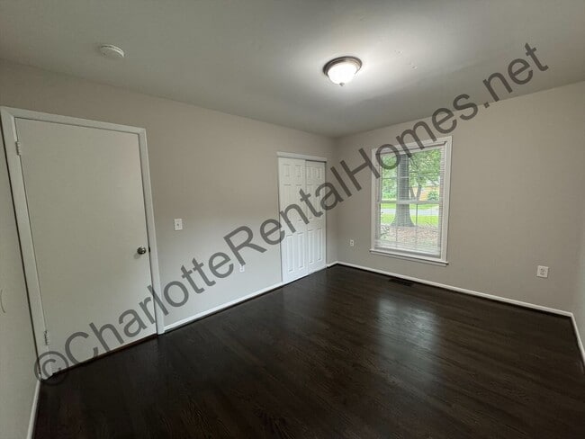 Building Photo - Brick ranch with attached garage