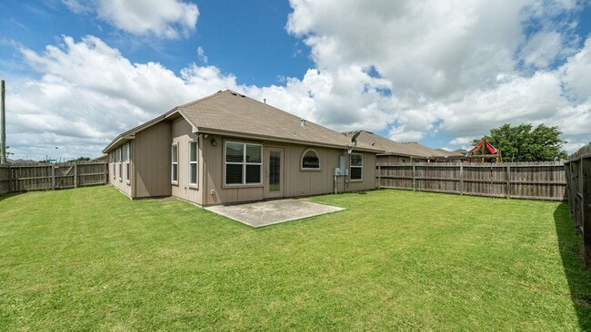 Building Photo - 3042 Besterio Dr