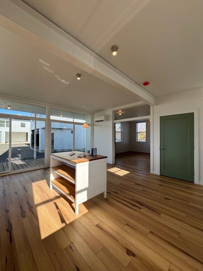 Building Photo - Spacious 4-Bedroom, 3-Bath Home with Stunning Views