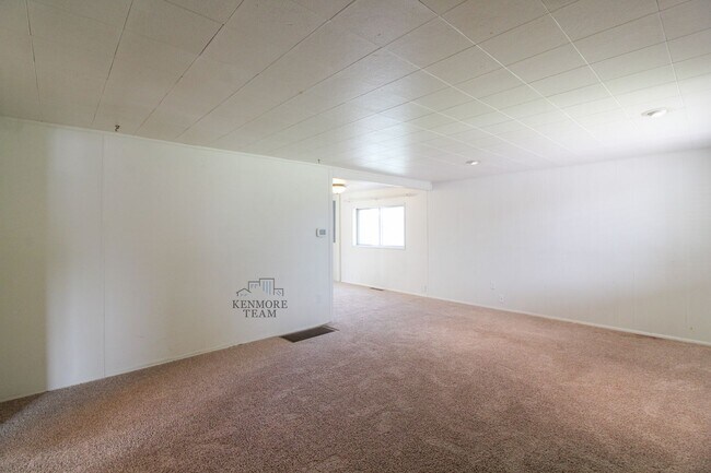 Building Photo - 2 Bedroom, 1 Bath Home in Central Richland - Detached Garage!