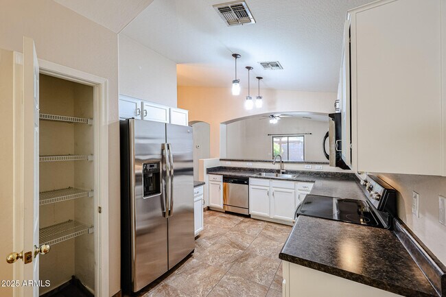 Building Photo - 11761 W Dos Rios Dr