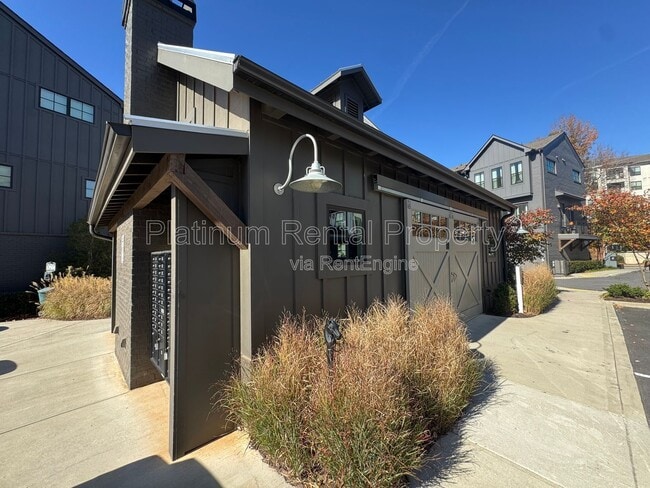 Building Photo - 137 Pacer Pl