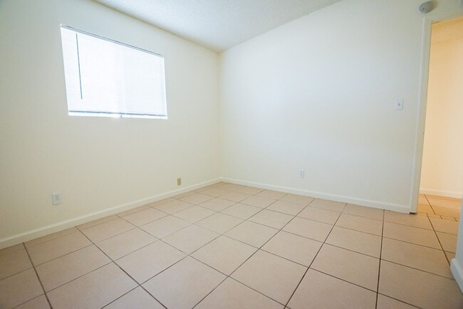 Building Photo - 3 Bedroom, 2 Bath Home, 1 Car Garage, Large Fenced Yard!