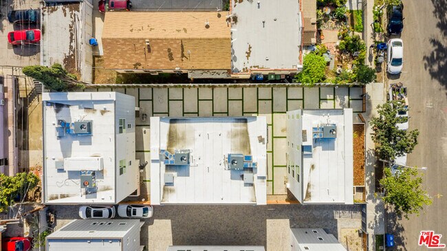 Building Photo - 1236 Beachwood Dr