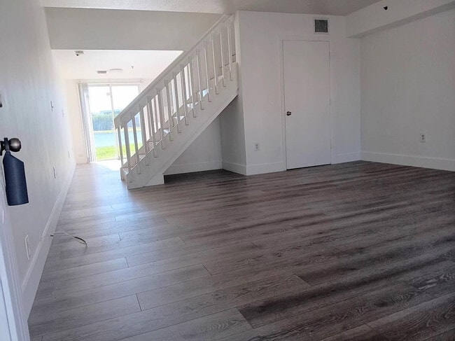 Building Photo - 150 Riviera Cir