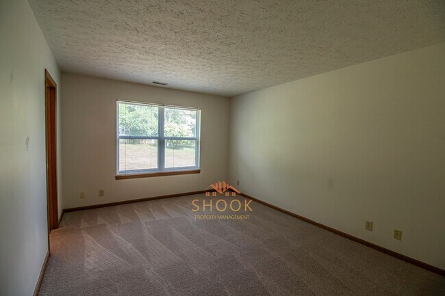 Building Photo - AVAILABLE IN AUGUST - CUTE AND COZY 3 BR HOME IN DESIRABLE NEIGHBORHOOD