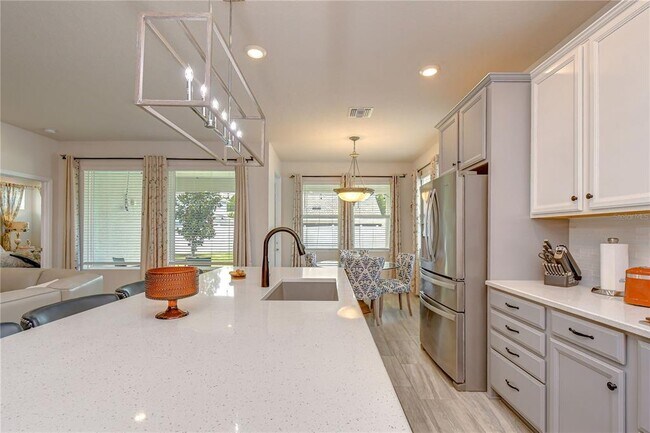 Building Photo - 15371 Caravan Ave