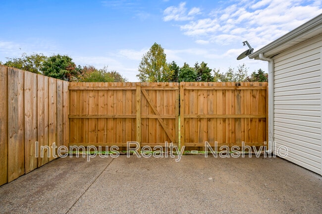 Building Photo - 415 Shoshone Pl