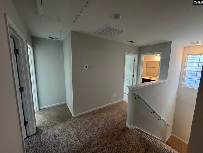 Building Photo - 3052 Hallsdale Dr