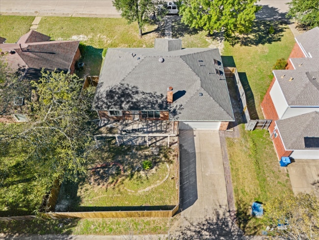 Building Photo - 612 De Soto Dr