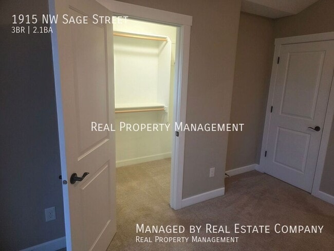 Building Photo - 1915 NW Sage St