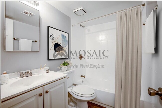 Building Photo - 2929 N Greenfield Rd
