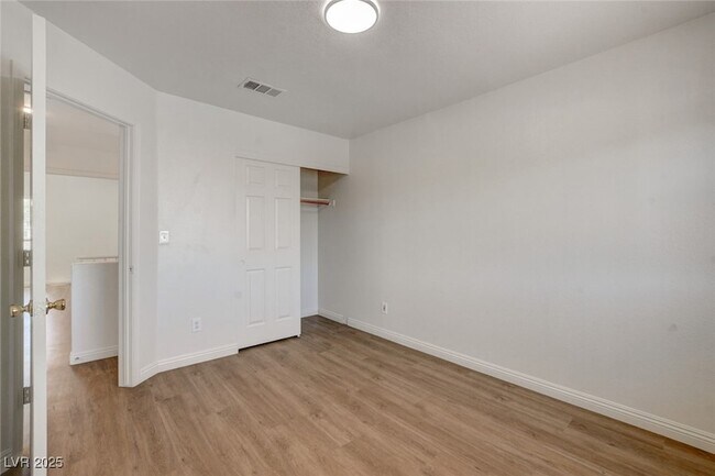 Building Photo - 1441 Iron Springs Dr