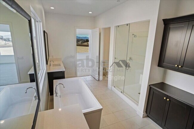 Building Photo - 30000 N Camino los Robles