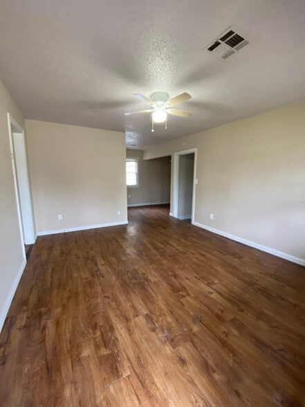 Building Photo - 2119 Pearson Dr
