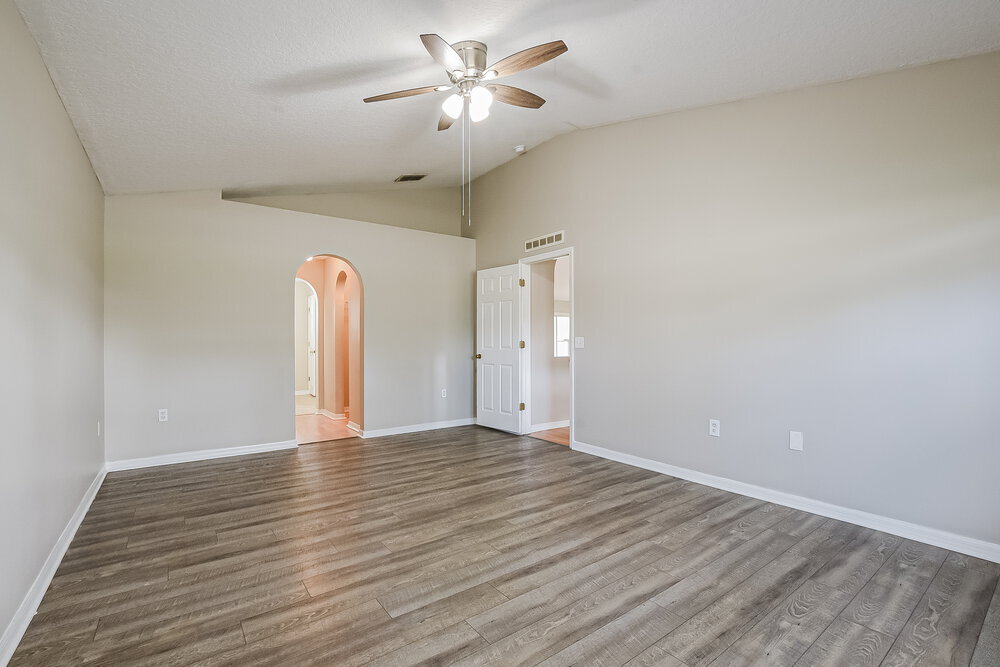 Building Photo - 744 Westcliffe Dr