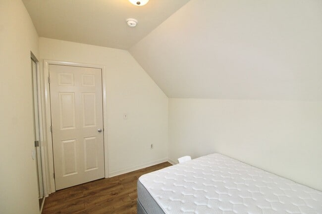 Building Photo - 1336 Hunters Rd