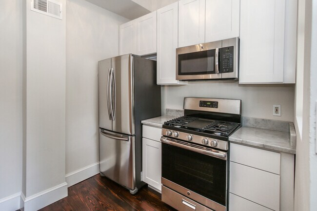 Building Photo - Renovated Columbia Heights 3BD Rowhome wit...