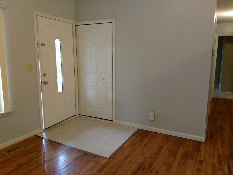 Building Photo - 2063 Champagne Dr