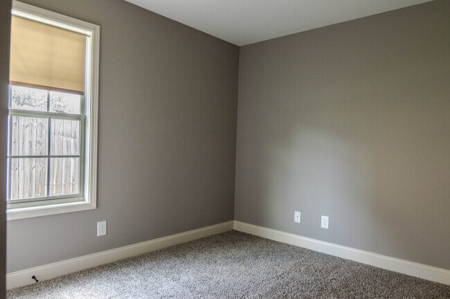 Building Photo - Pet Friendly Ranch Home!