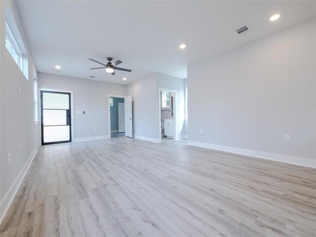 Building Photo - 1042 Rosemont St