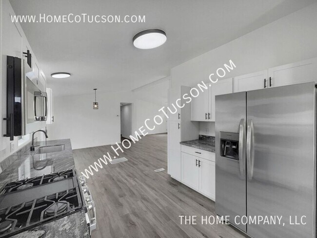 Building Photo - 2662 W Golda St