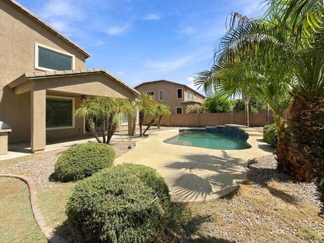 Building Photo - Gilbert 5-Bedroom Home with Pool, Loft & Primary Suite Downstairs – Minutes from Gilbert Regional...