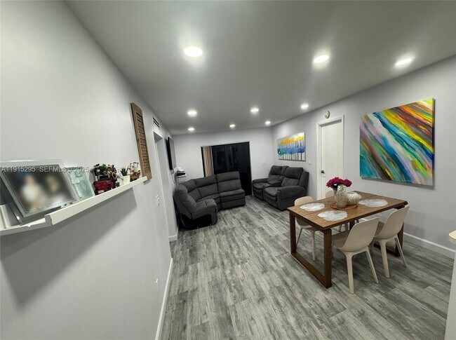 Building Photo - 9712 Hammocks Blvd