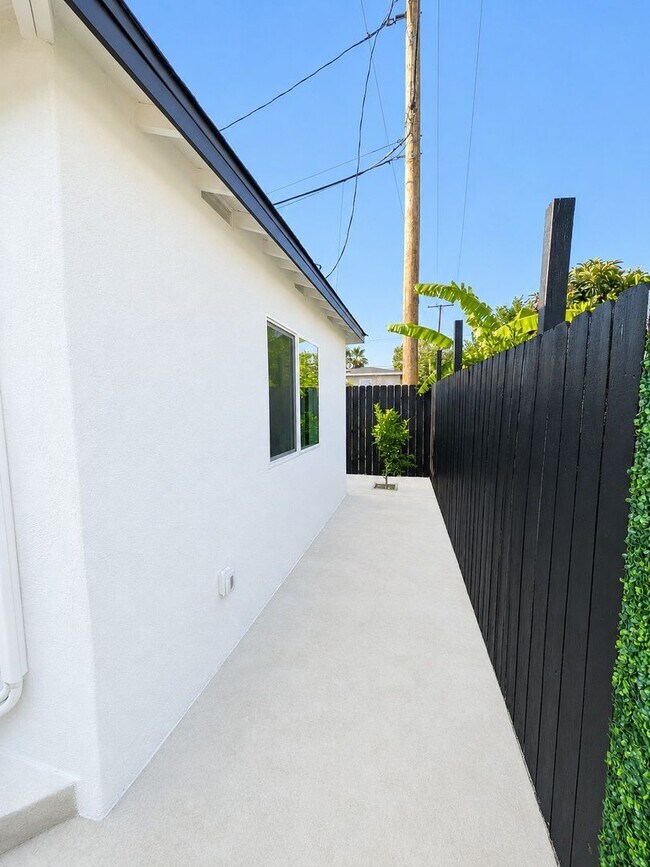 Building Photo - NEW UNIT! Be the First to Live in This Brand-New Fully Furnished ADU