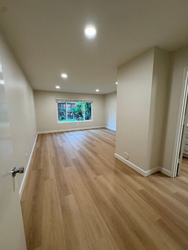 Building Photo - Renovated Home with Modern Comfort and Spacious Living